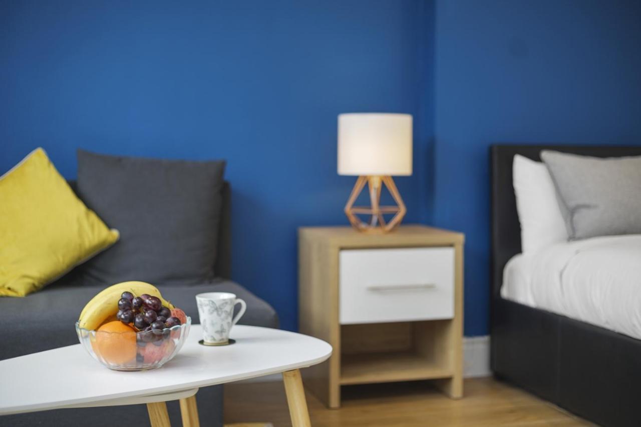 Studio Apartment By Homely Stays Londra Exterior foto