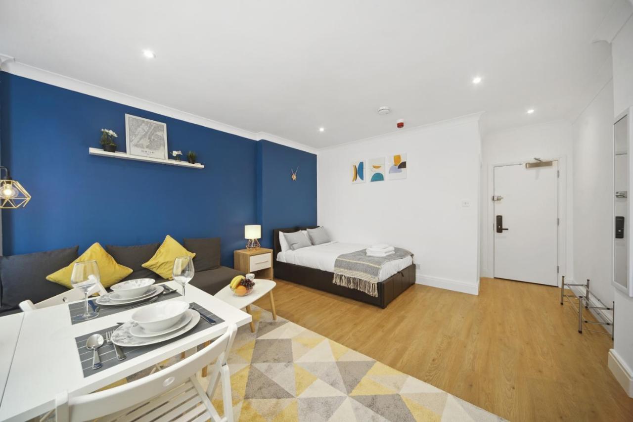 Studio Apartment By Homely Stays Londra Exterior foto