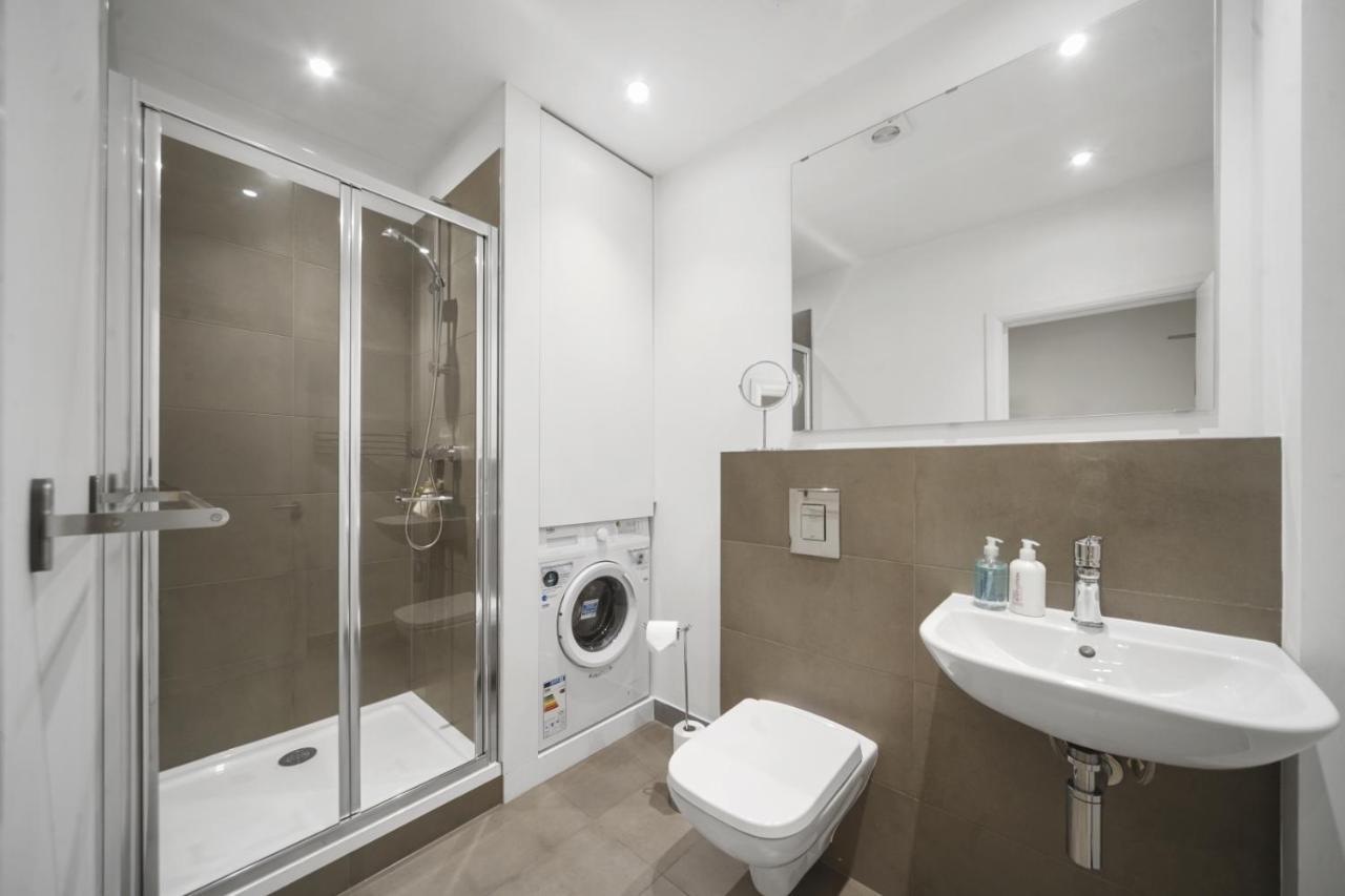 Studio Apartment By Homely Stays Londra Exterior foto